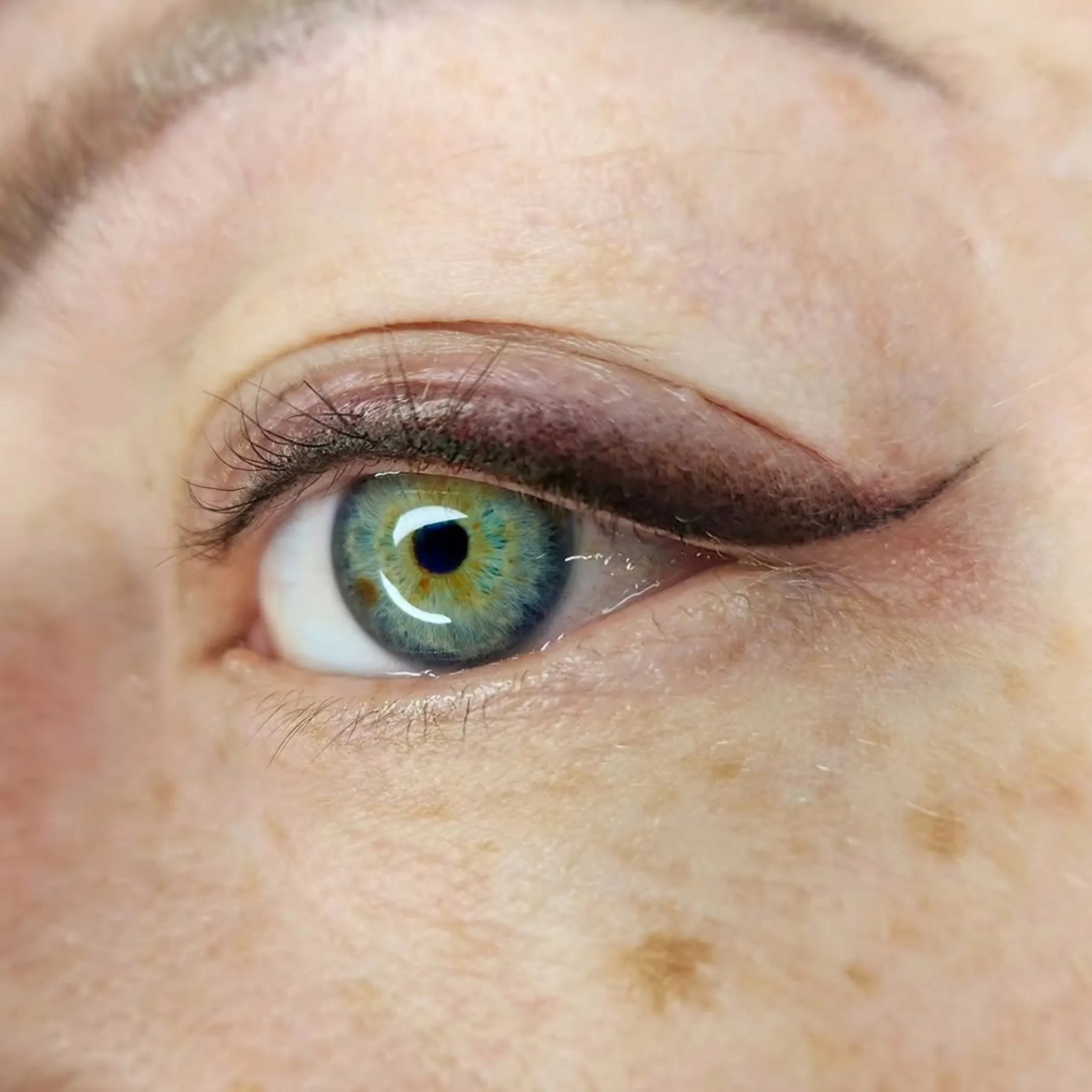 eyeliner applied on hooded eye