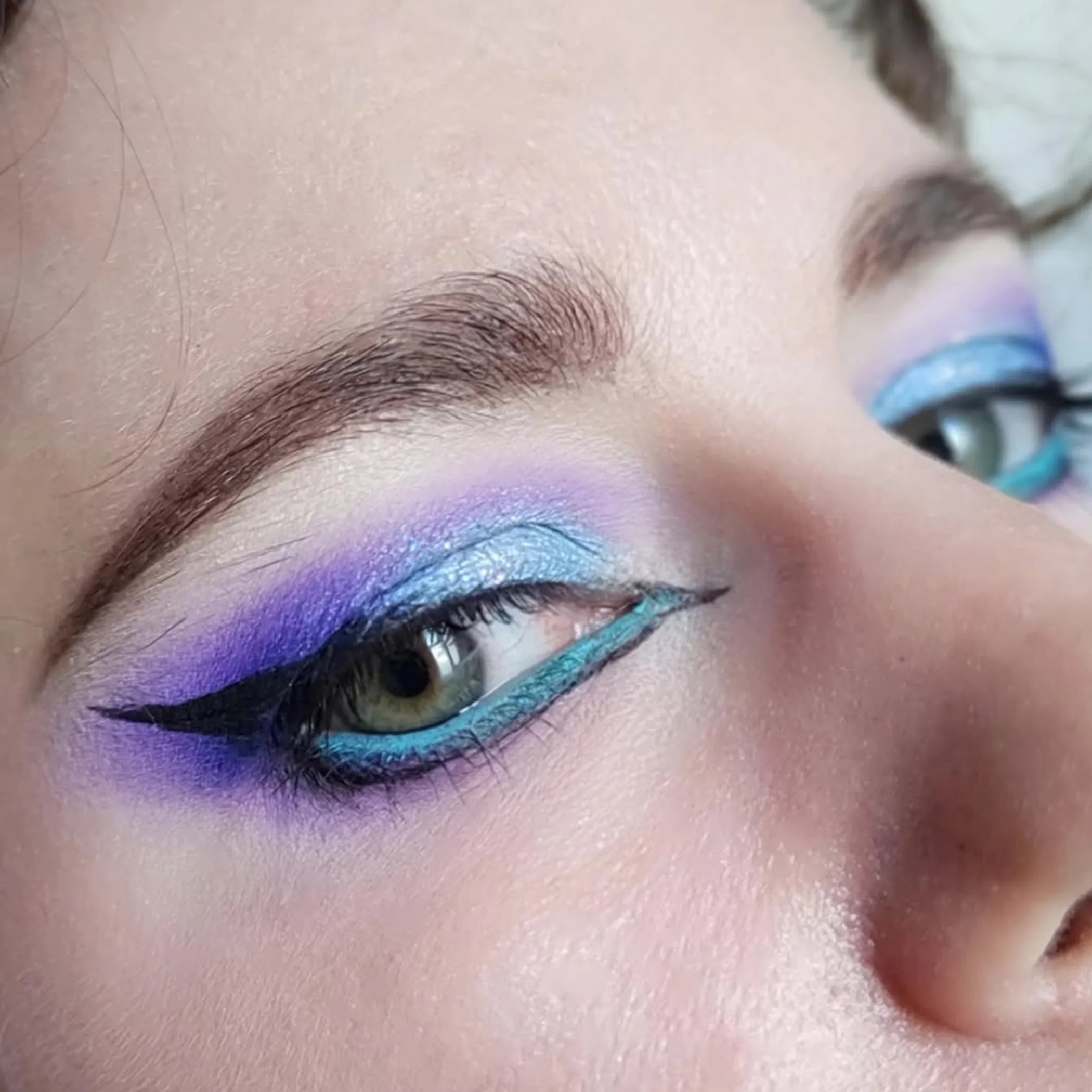 eyeliner and eyeshadow on hooded eyes