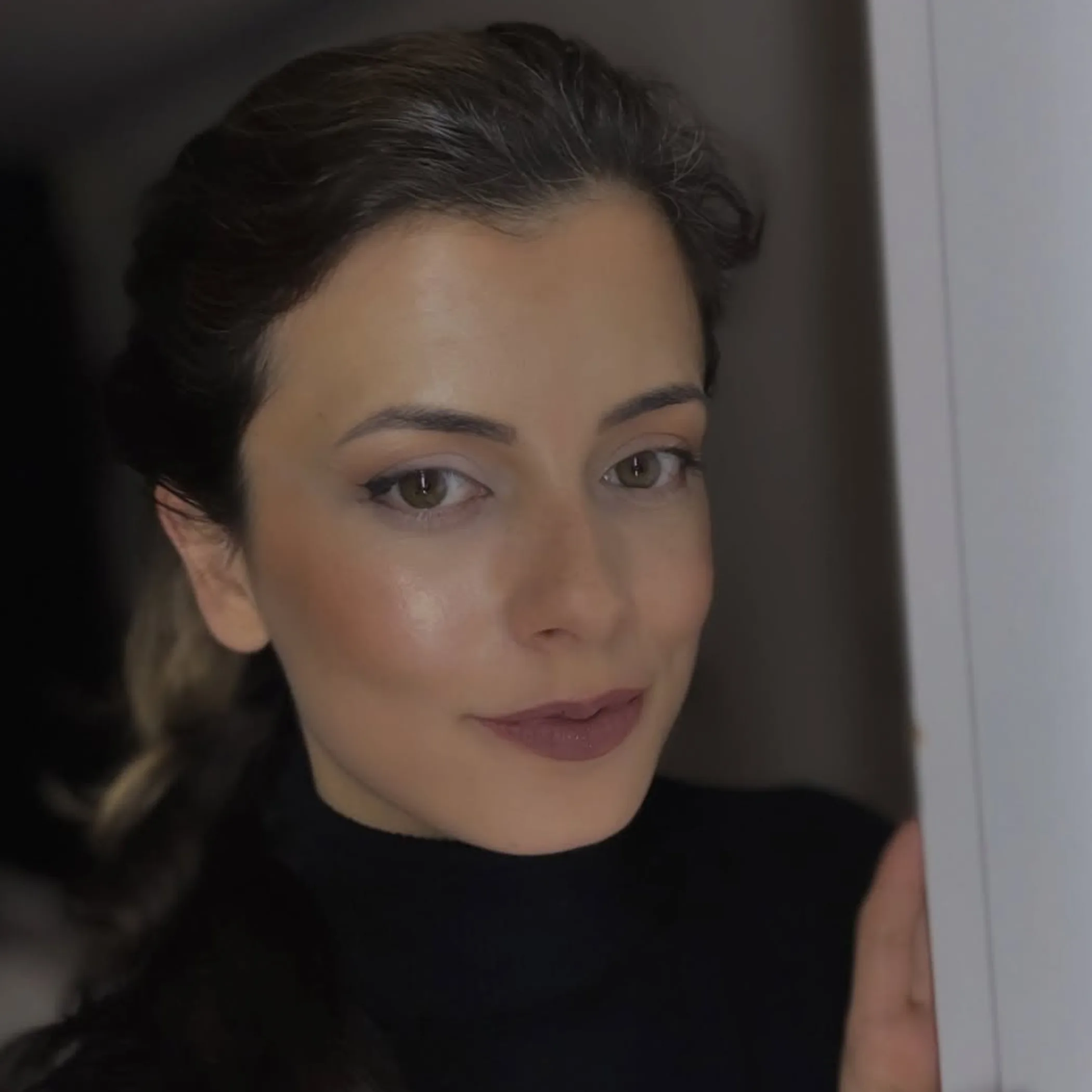 eyeliner applied on hooded eyes
