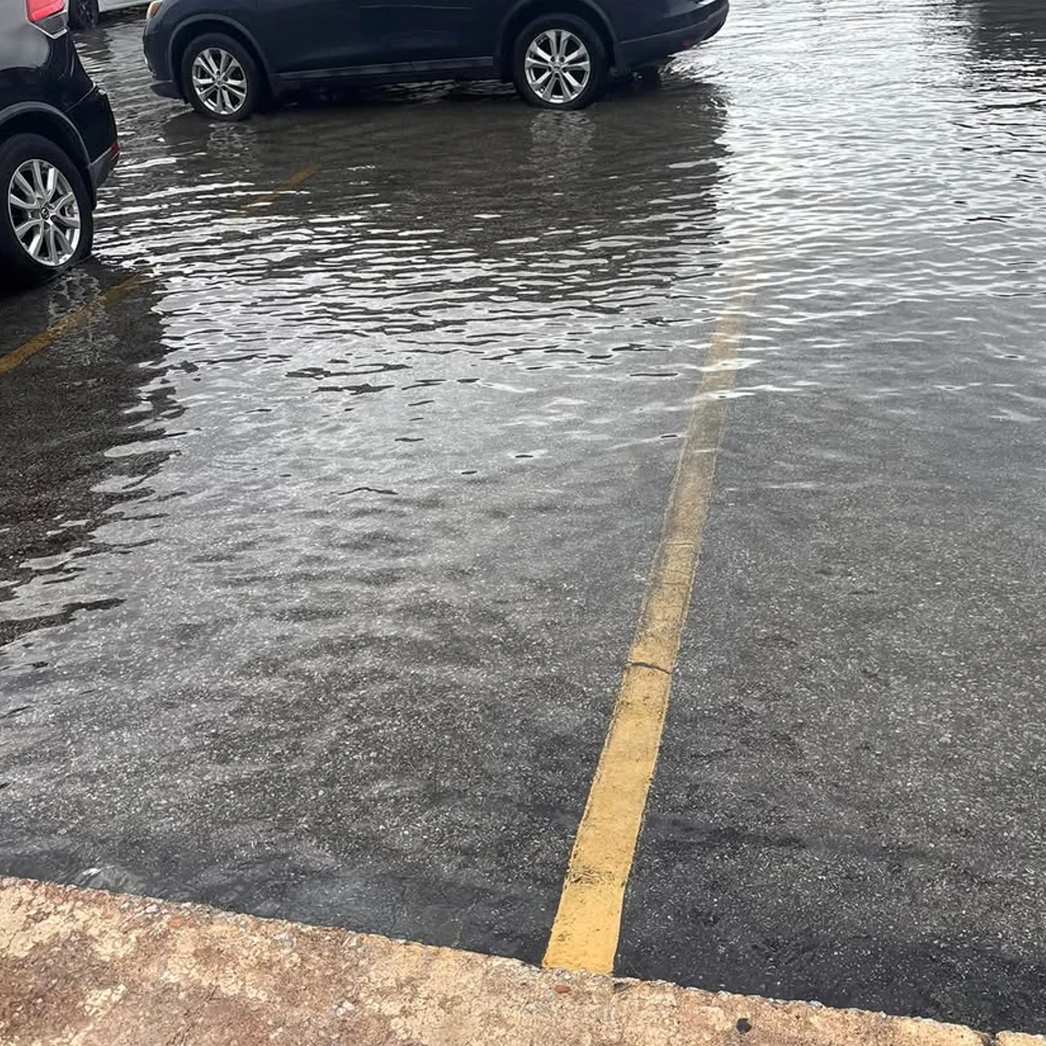significant road flooding with vehicles
