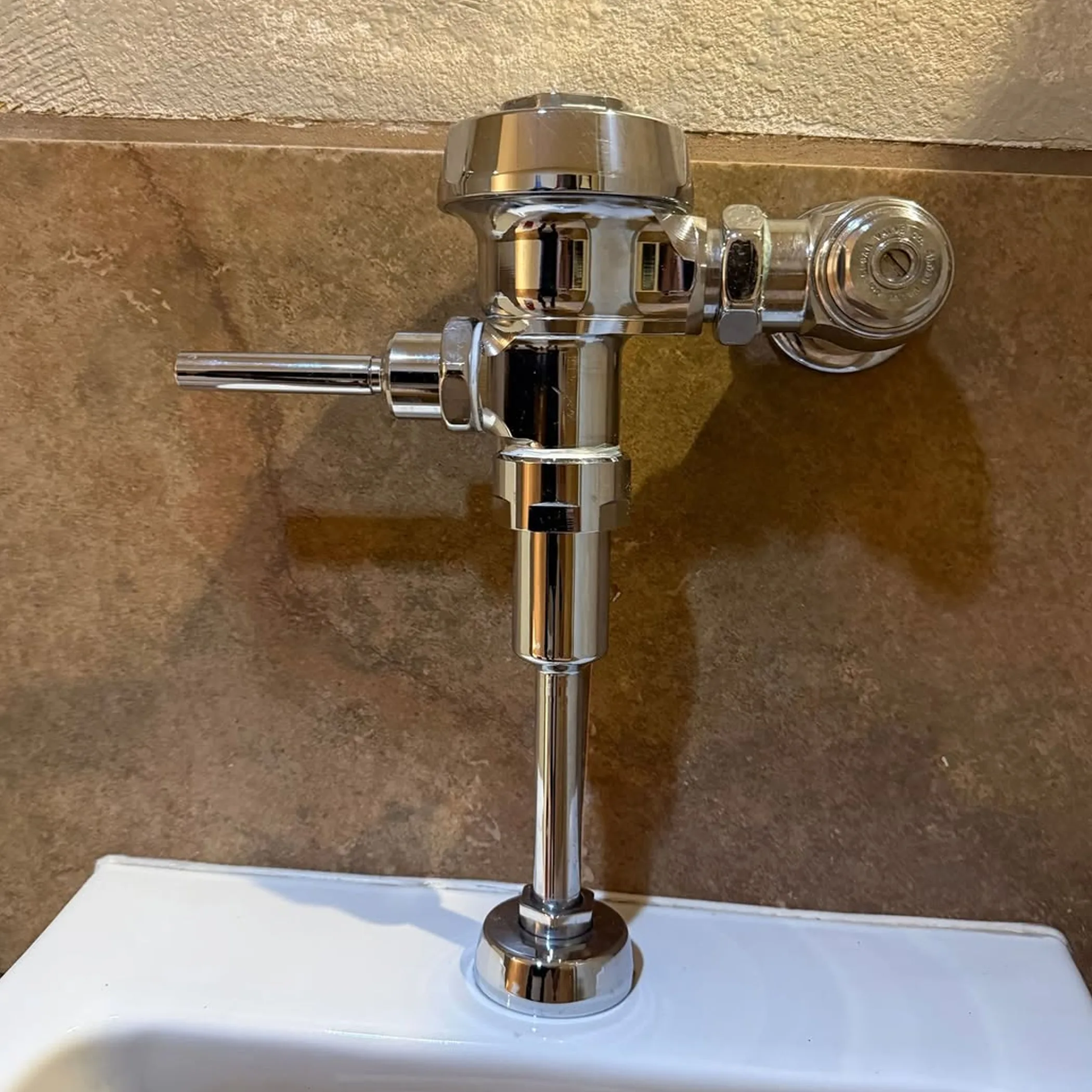 water-efficient urinal plumbing fixture